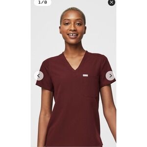 FIGS Technical Collection Small Caterina One-Pocket Scrub Top in Burgundy